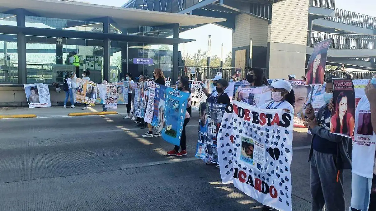 Manifestación madres de familia Mi Macrobús